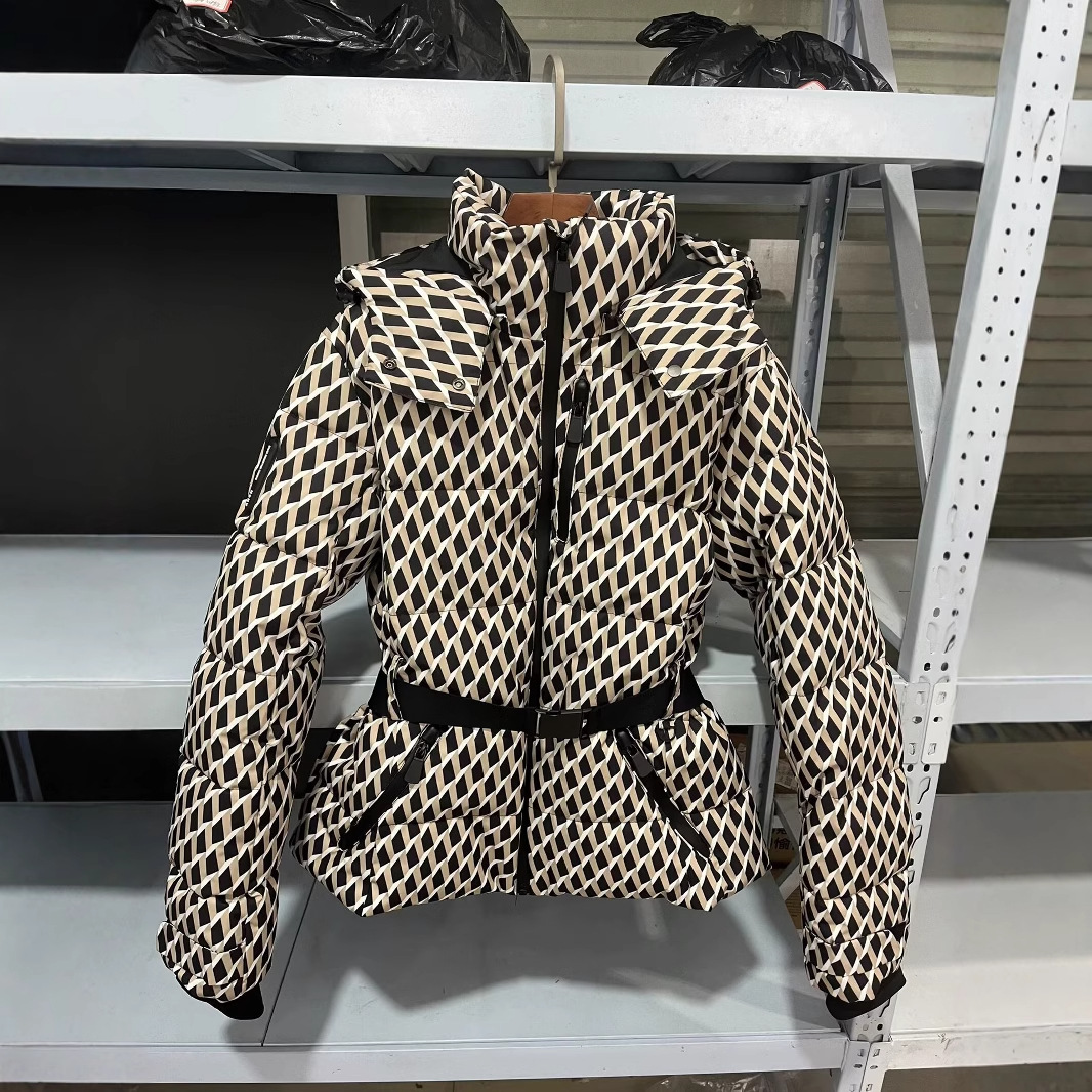 Зимний лыжный комплект из двух – обзор и цена Winter Clothing For Sale