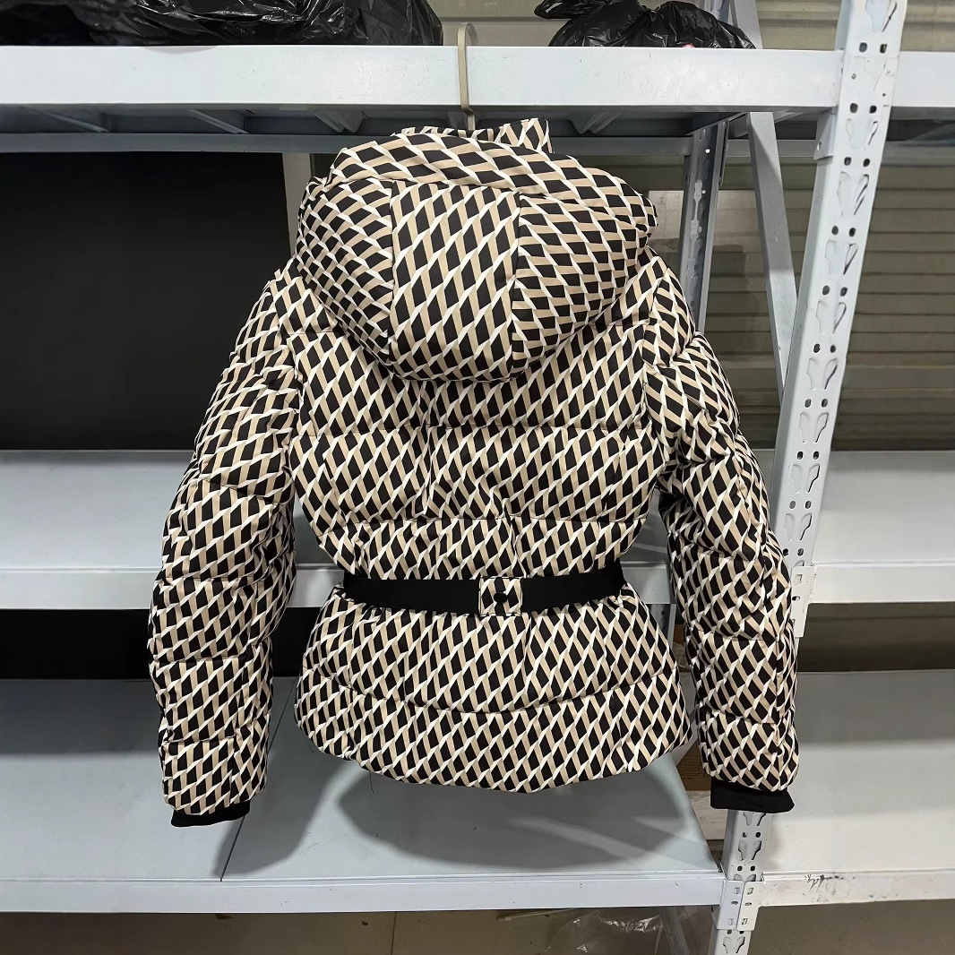Зимний лыжный комплект из двух – обзор и цена Winter Clothing For Sale
